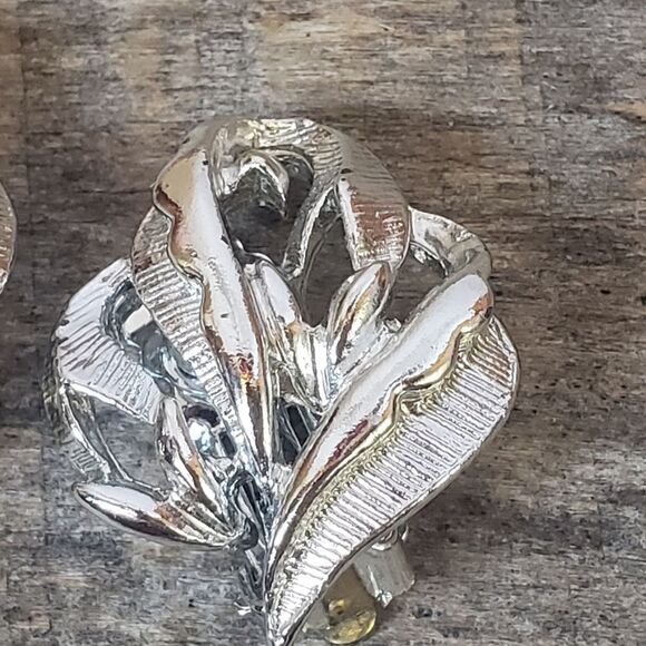 VINTAGE Silver-tone Clip-on Earrings - Picture 2 of 7